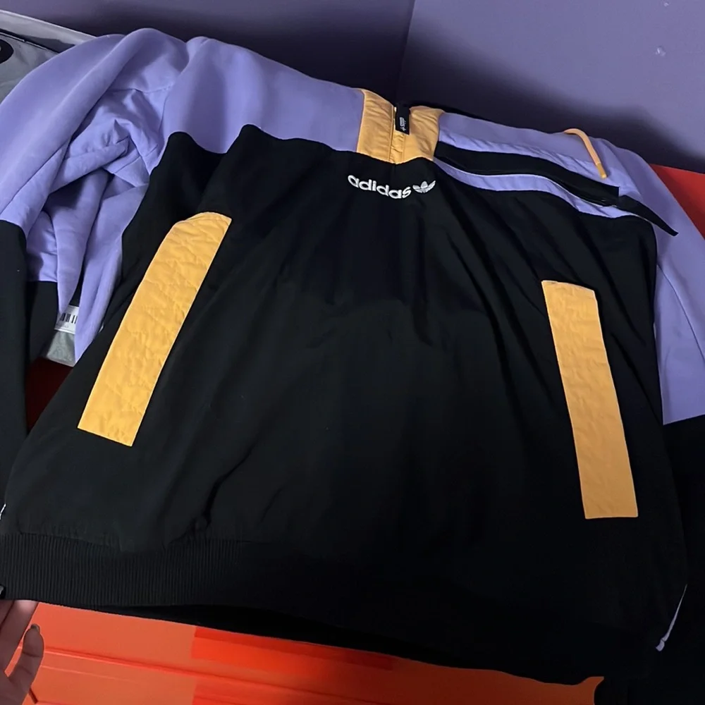Small adidas windbreaker jacket, great condition never worn - Picture 2 of 3